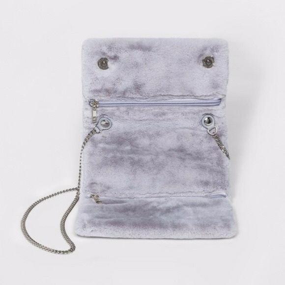 trendy NWT fuzzy grey faux fur envelope clutch🌲 - Picture 4 of 4